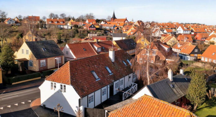 Bornholm har haft den højeste stigning i salgspriser på huse af alle danske kommuner siden coronanedlukningen i marts 2022. Foto: Home Bornholm.