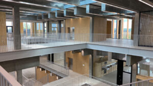 MT Højgaard afleverer ny bygning på Aalborg Universitet til Bygningsstyrelsen.