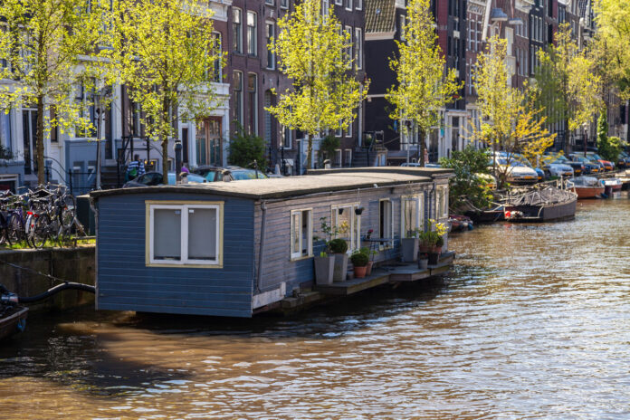 Ny planlov skal søsætte flere husbåde. Foto: Dim Hou / Pixabay.