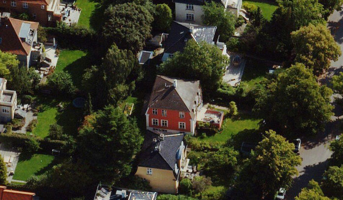 Susanne Bier sætter sit hus i Hellerup til salg for 27 millioner kroner.
