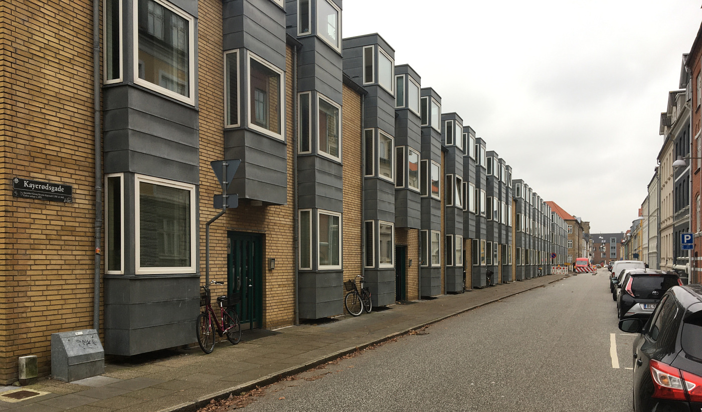 Vivabolig vil renovere de populære almene boliger på Kayerødsgade 26-44 i Aalborg for 93 millioner kroner. Foto: © Dansk Byudvikling.
