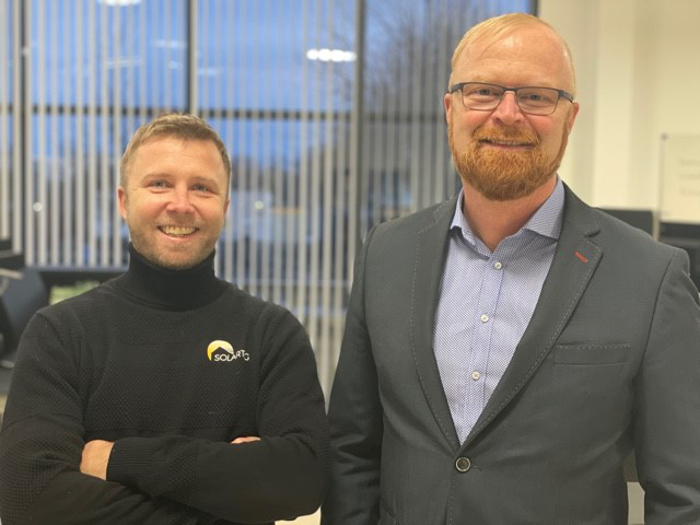 Solartags stifter Thomas Pedersen og administrerende direktør Jens Romundstad. Foto: PR.