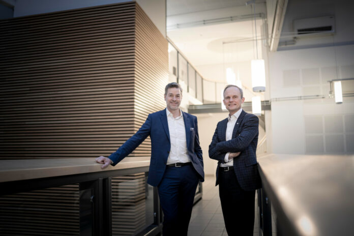 Bestyrelsesformand Morten Huseby (til venstre) og administrerende direktør Egil Hogna fra Norconsult. Foto: PR.
