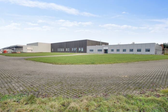 Udlejningsfirmaet FSU flytter fra Brøndby til en lager- og produktionsejendom på Egegårdsvej i Gadstrup i Roskilde Kommune. Foto: EDC Erhverv Poul Erik Bech.