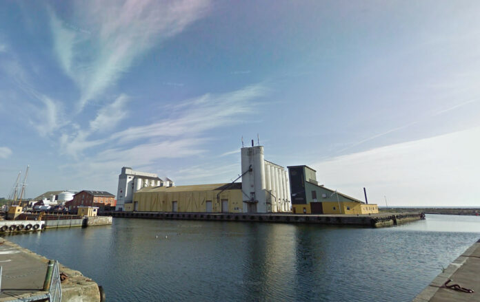 Gefion Group vil bygge boliger på Nexø Havn. Foto: Google Maps.