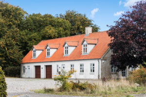 Planteavlsgården Holmegaard i Branderslev ved Nakskov på Lolland er blevet til salg for 45 millioner hos EDC Landbrug Poul Erik Bech.